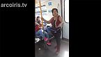 Venezolana hablando con los argentinos en un tren