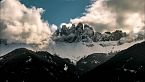 Lagos alpinos, profundidades oscuras y cumbres gélidas