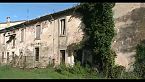 Vecchio molino abbandonato nella campagna